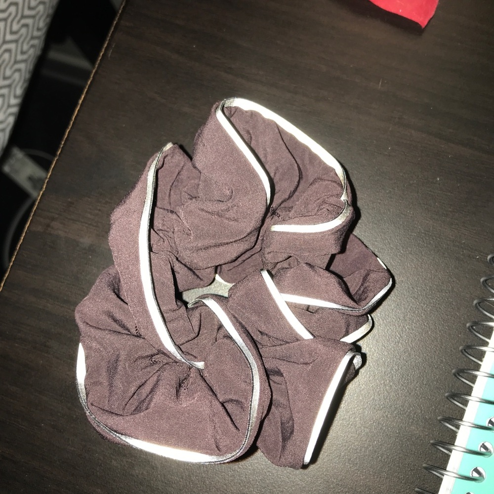 Lululemon Light Lcks Scrunchie